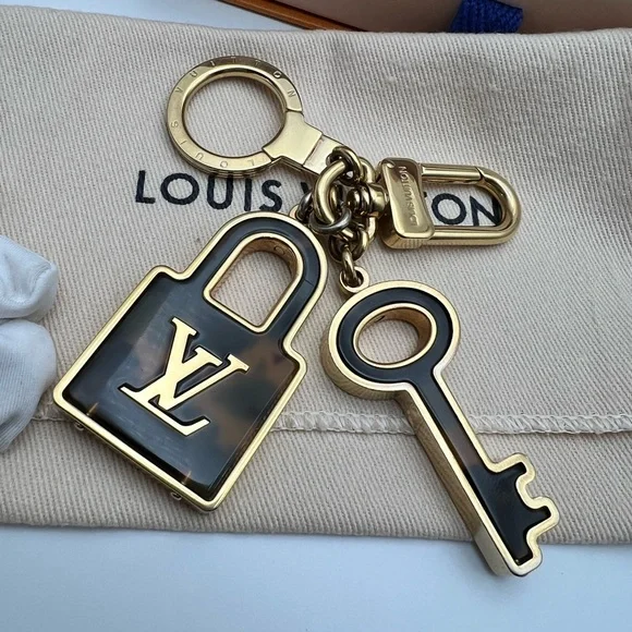 LOUIS VUITTON Porte Cles Confidence Bag Charm Key Ring Gold Metallic M65088 - Picture 14 of 17